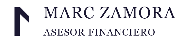 Logo de Marc Zamora, Asesor Financiero especializado en Asesoramiento Financiero Independiente, Planificación Financiera, Inversión y LCCI. Muestra el nombre 'MARC ZAMORA' en letras grandes de color azul oscuro, con 'ASESOR FINANCIERO' en letras más pequeñas debajo, acompañado de un icono estilizado que simboliza crecimiento y dirección, todo sobre fondo blanco.